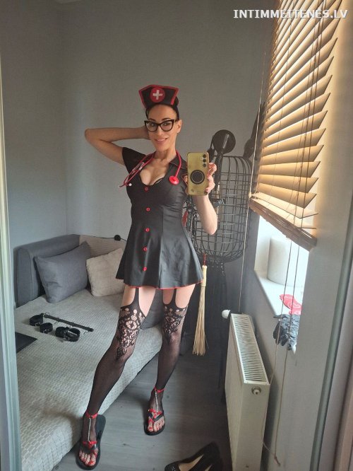 MISTRESS JULIA