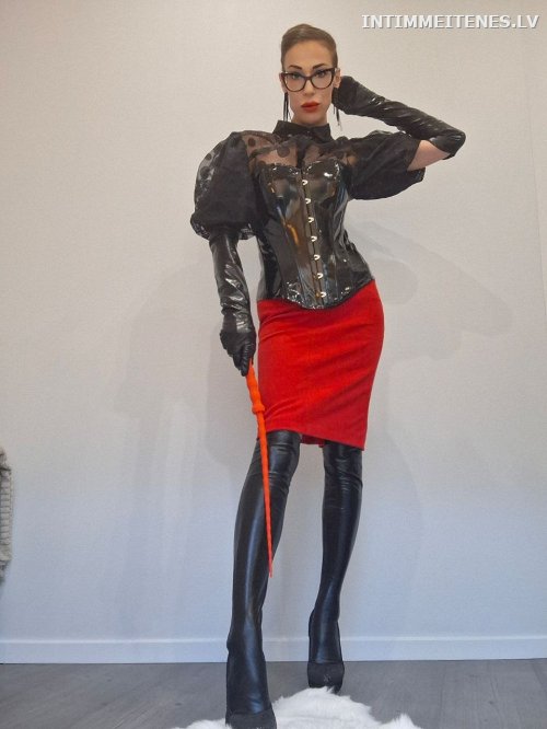 MISTRESS JULIA