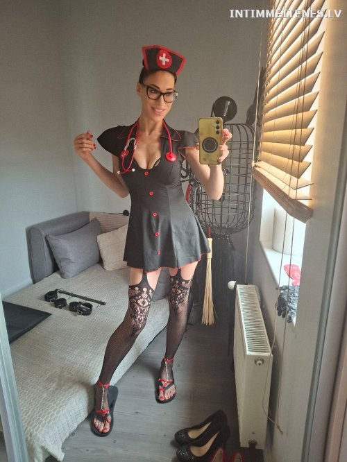 MISTRESS JULIA