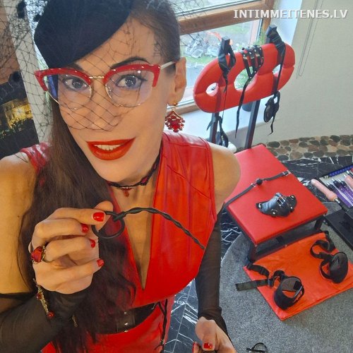 MISTRESS JULIA