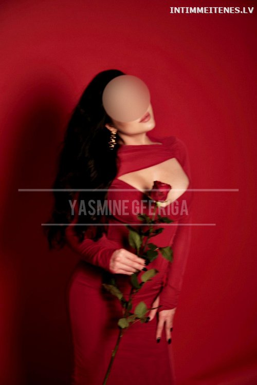 YASMINE REAL